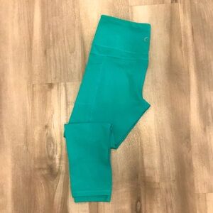 Zyia Active, Light and Tight, Cropped, Pocket Legging. Size 6-8